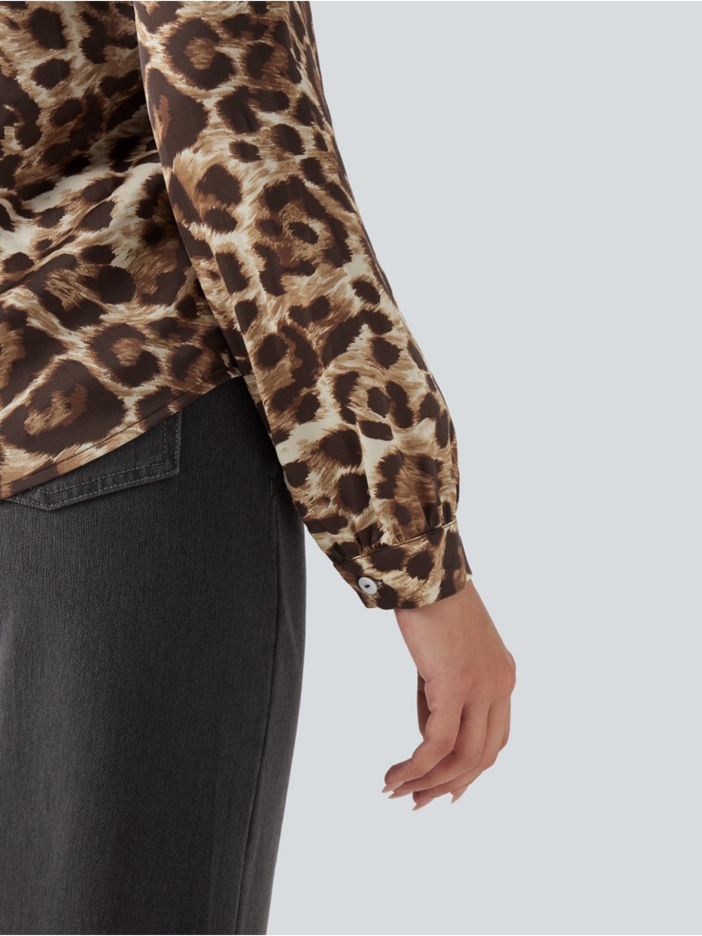 Leopard Print Button Down Shirt Long Sleeve Collared Casual Blouse NWT Small - Picture 5 of 8